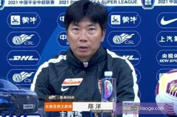 升班黑马人球分过突进，单骑闯关撕开整条防线